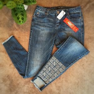 NWT High Low Fray Hem Skinny Jeans, size 29